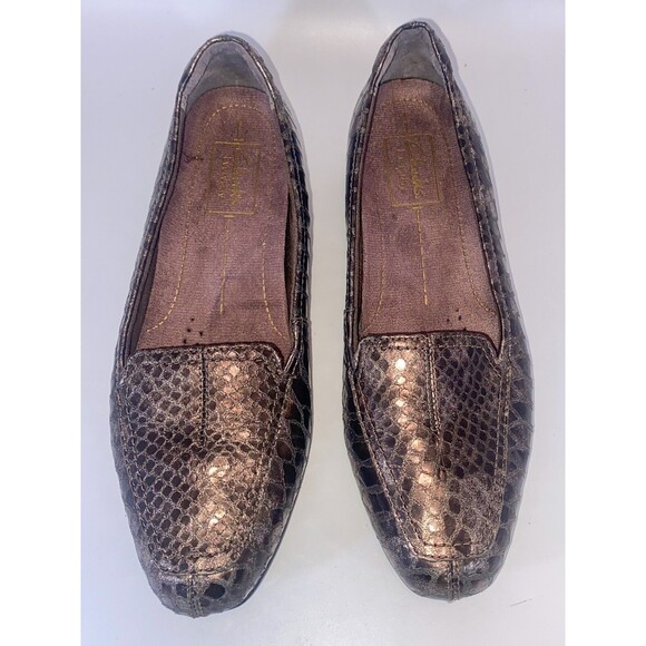 Clarks Leather Snake Embossed Loafers Size 7 Bronze Flats Comfort Classic Shoes - Picture 2 of 9